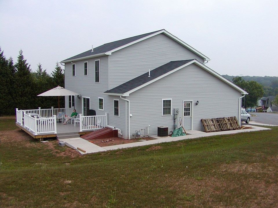 2nd image of 210 Crystal Cir