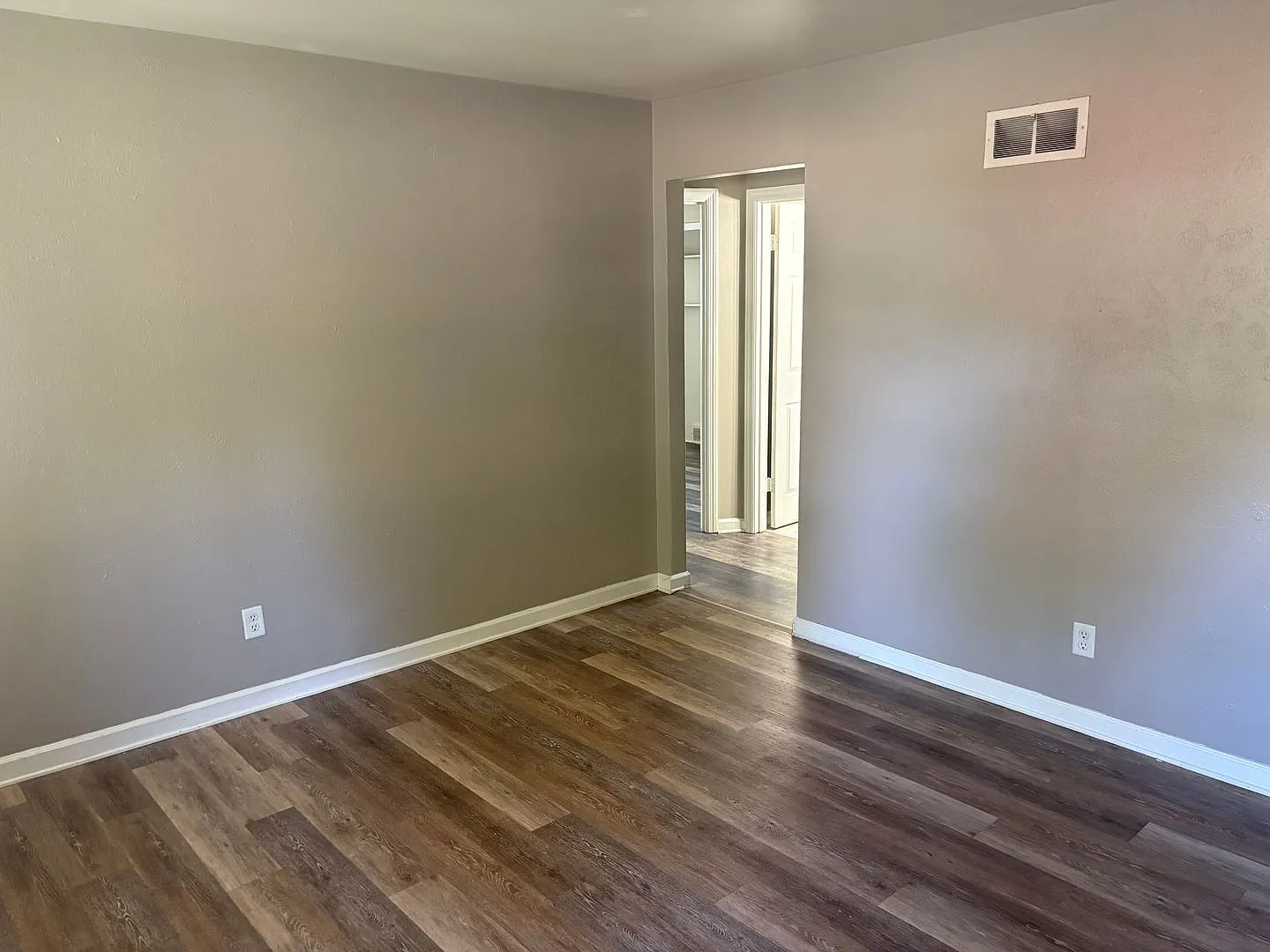 For Rent 565 S. Lafayette Street, Florissant, Mo 63031 — Photo 4