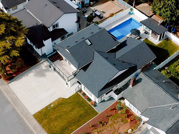 3rd image of 2461 Grosvenor Pl