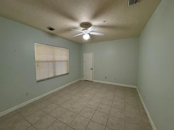 198 Sparrow Dr, West Palm Beach, FL 33411