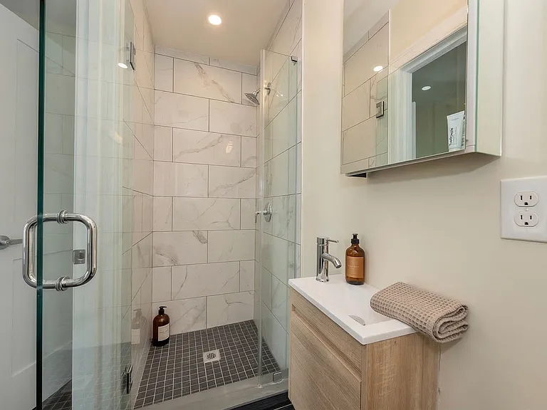 43 Wright Ave #4 — Photo 9