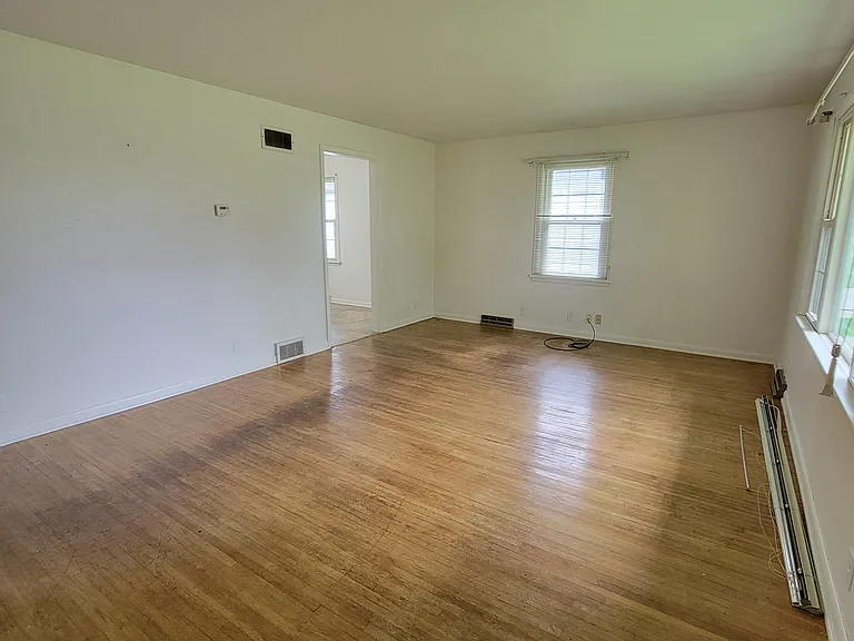 1309 Superior St — Photo 11