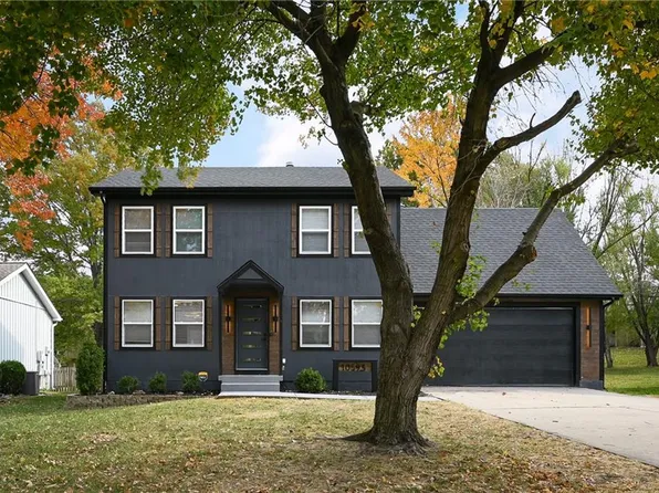 10593 Haskins St, Overland Park, KS 66215