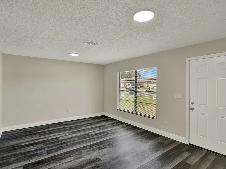 120 W Towne Pl — Photo 13