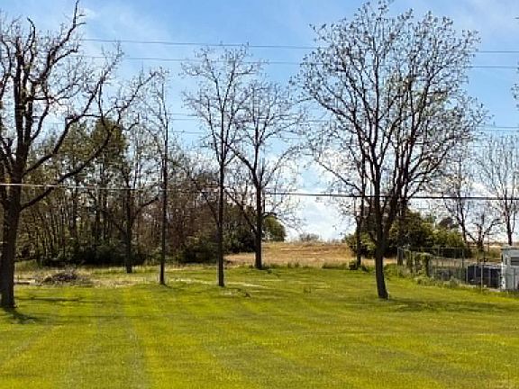 4th image of 15219 Fairview Rd