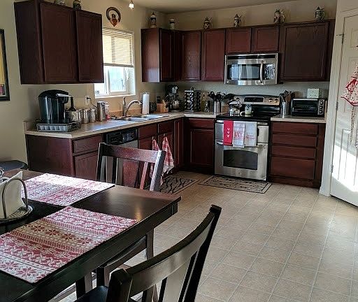 kitchen / dining combo