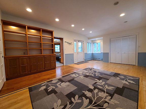 2nd image of 566 N Shore Dr