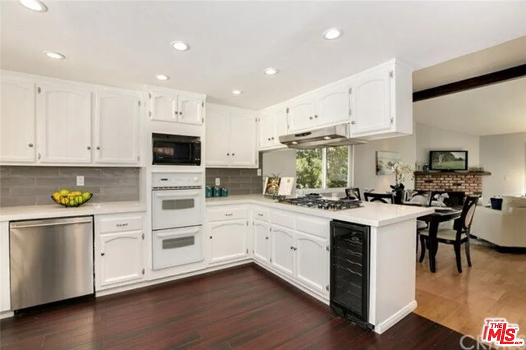 2 bed, 2.5 bath, 1426 sqft, $4,600 — Photo 2