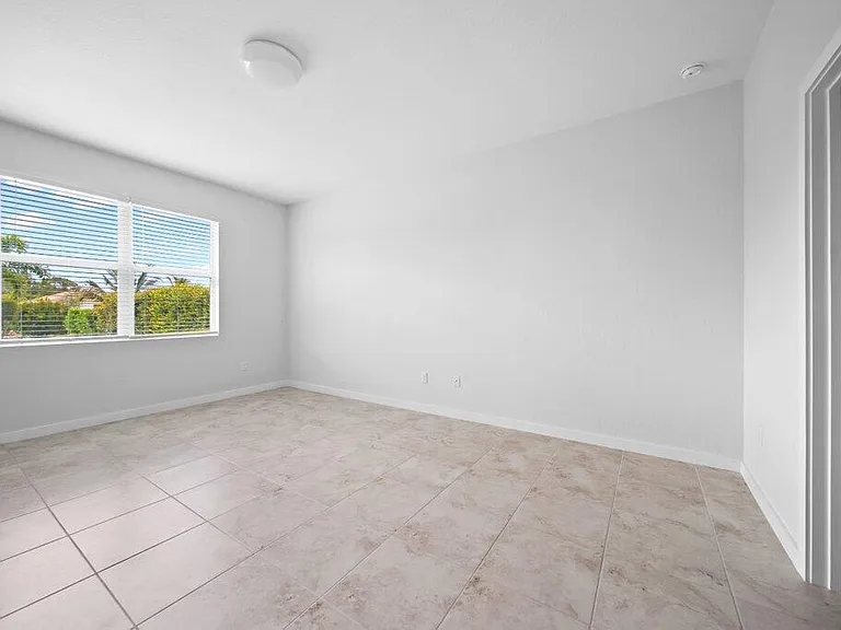 3521 SW Blackberry Ln — Photo 15