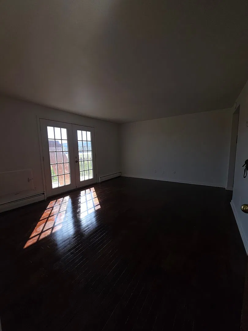 2 bedroom upper — Photo 2