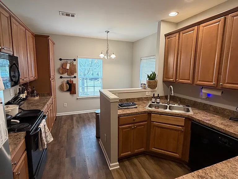 317 Franklin Ln — Photo 3