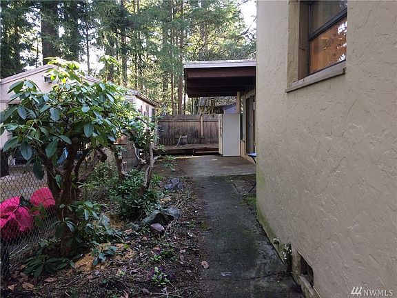 3rd image of 18938 Forest Park Dr NE