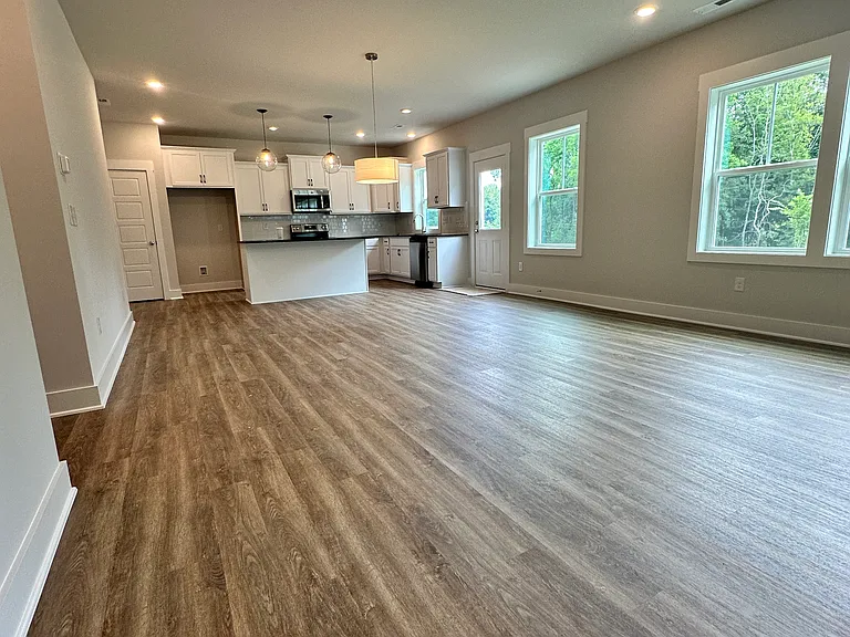125 Beacon Dr — Photo 4
