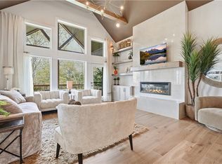 518 Turnbridge Dr, Raymore, MO 64083