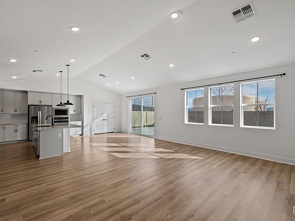 4th image of 1360 Bodega Dr