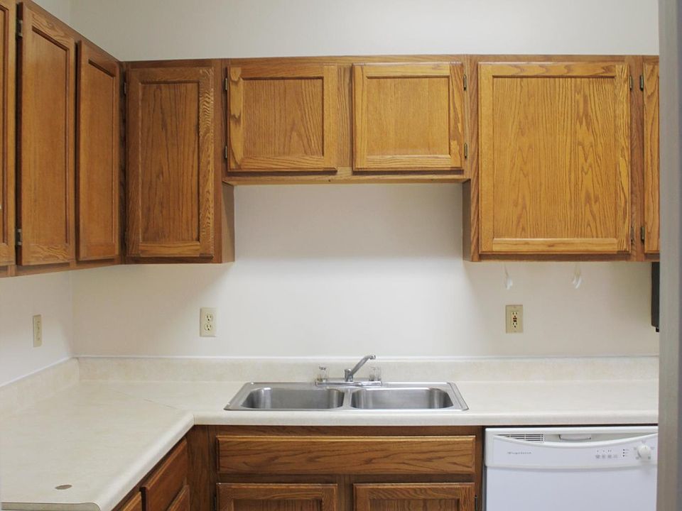 2nd image of 203 Campus Ave Unit 3