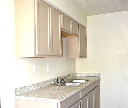 3rd image of 1133 Hannah St Unit 1133