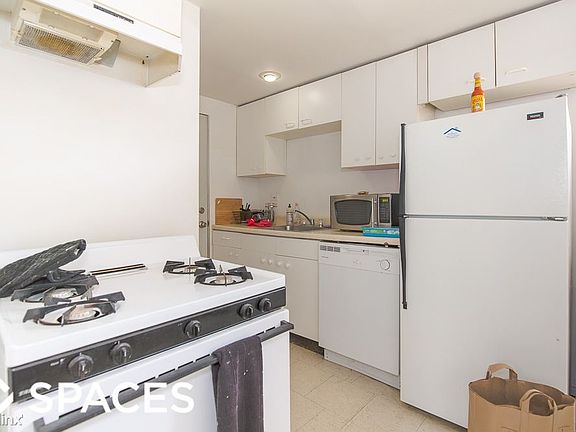 3rd image of 3549 N Claremont Ave #3