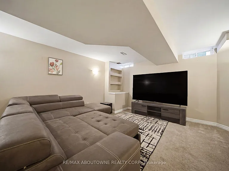 902 Gazley Cir — Photo 27