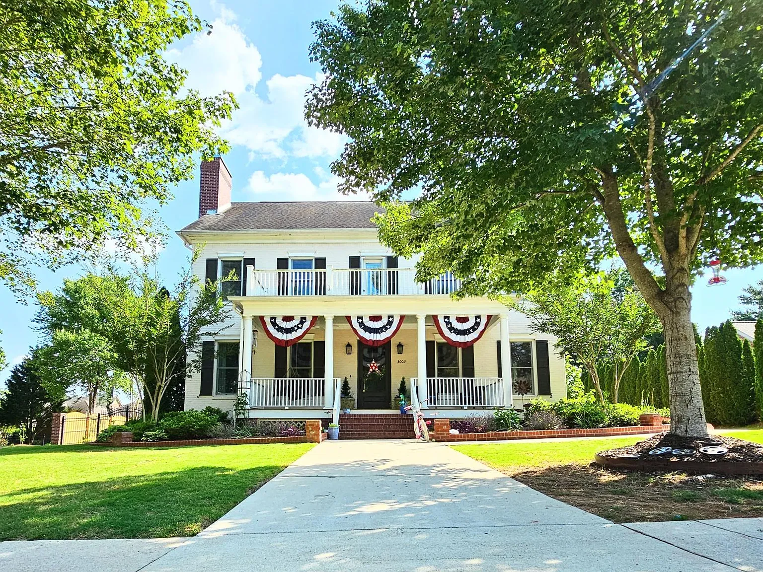 6 bed, 4.5 bath, 4759 sqft, $4,800 — Photo 1