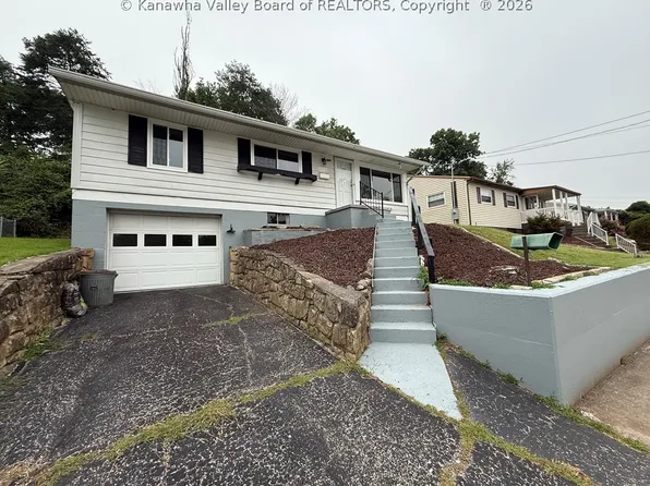913 Valley View Dr, South Charleston, WV 25309