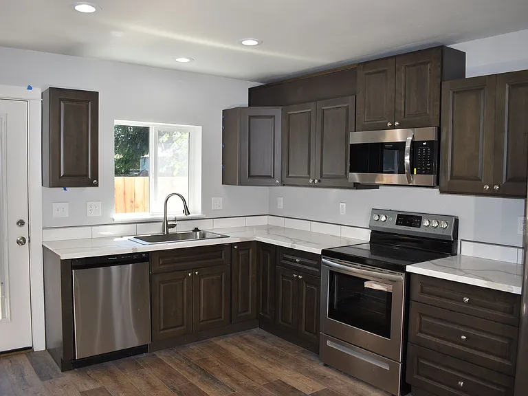 A St Townhomes — Photo 3