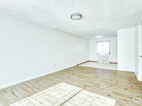 4th image of 139 Autumn Chapel Way