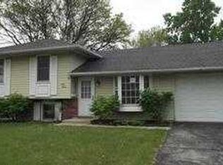 713 Sunrise Ln, Roselle, IL 60172