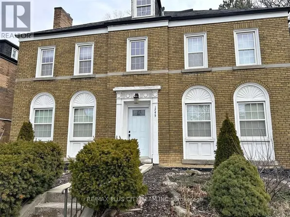 1745 Bathurst St Unit B, Toronto, ON M5P 3K5