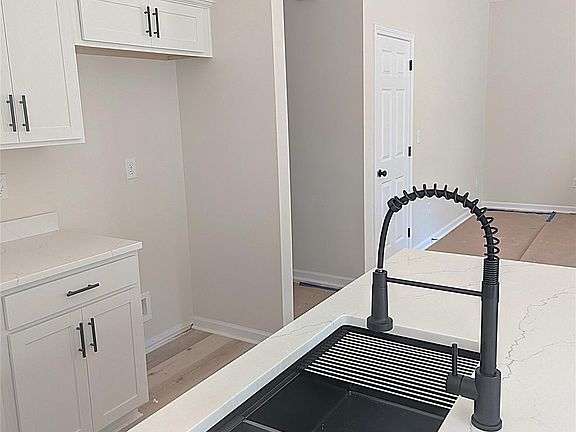 4th image of 123 Kingswood Dr