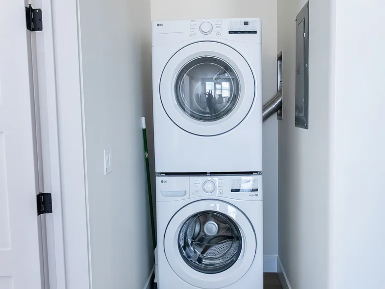 1525 Mount Gln #1 — Photo 11