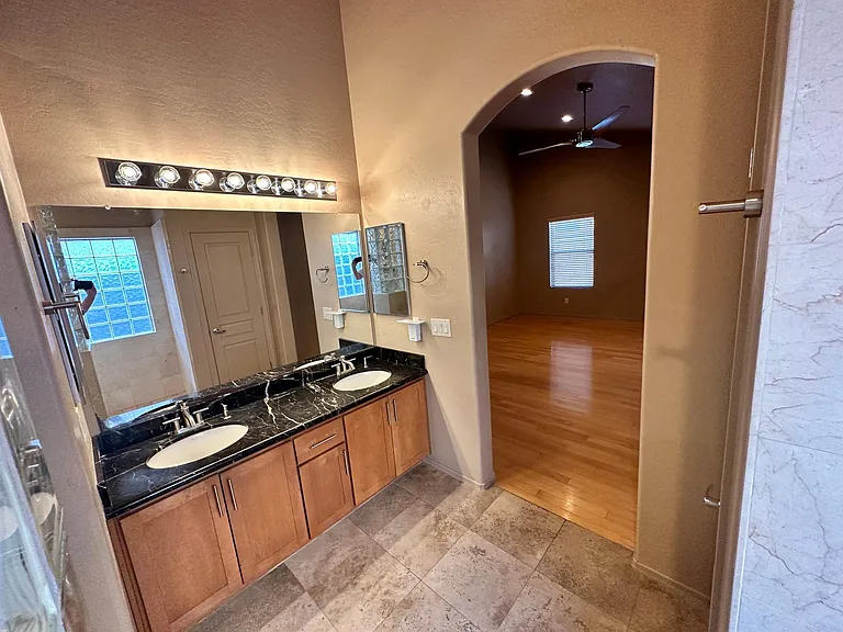 1026 W Euclid Ave — Photo 17