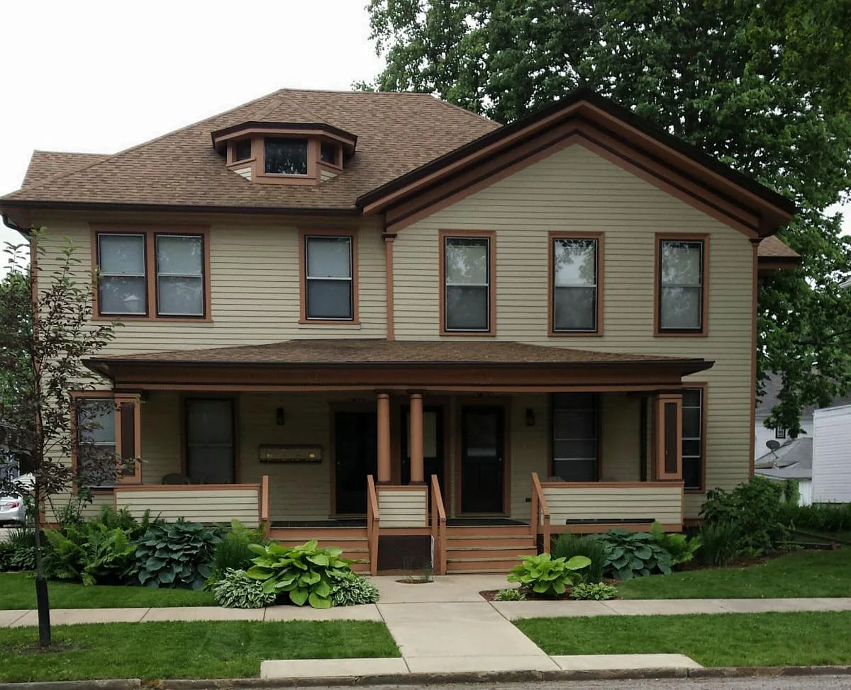 611 E Grove St #2 photo 1