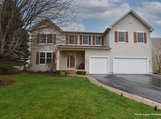 85 Summit Dr, Gilberts, IL 60136