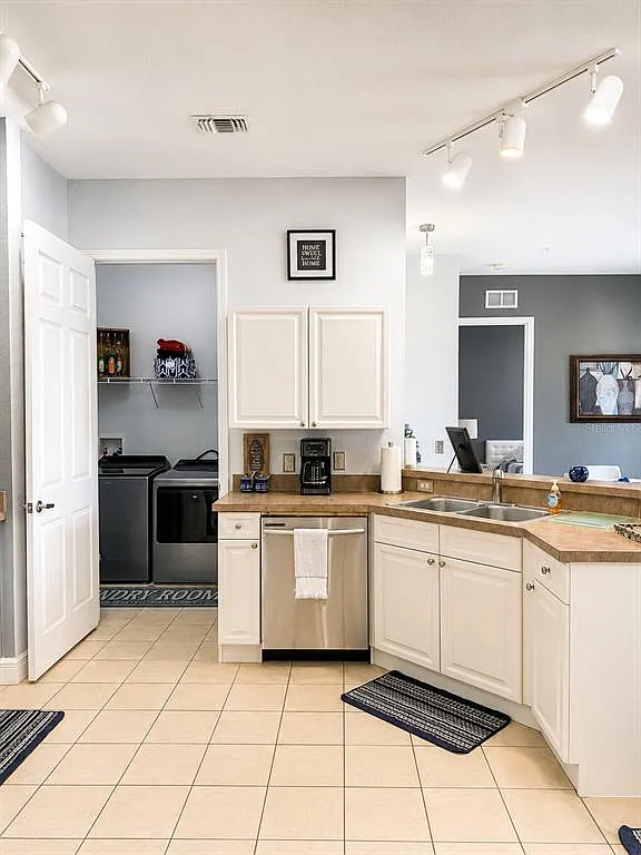 2 bed, 2.0 bath, 1276 sqft, $2,100 — Photo 4