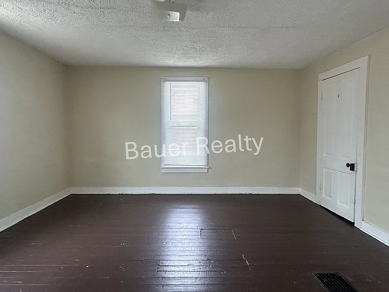 229 Ohio St — Photo 18