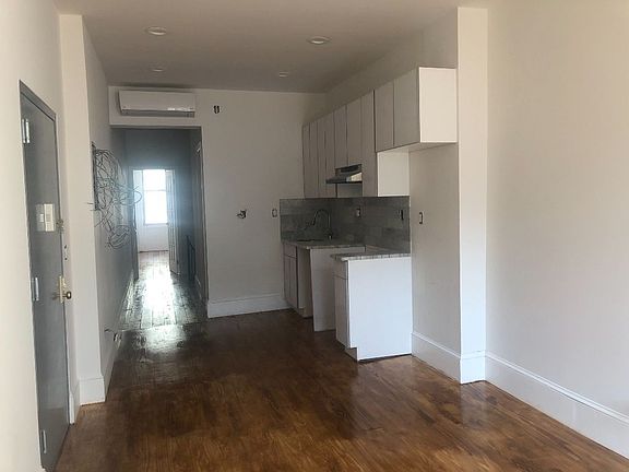 5th image of 190 Huron St APT 1L