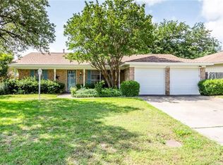 4912 Emerald Lake Dr, Fort Worth, TX 76103