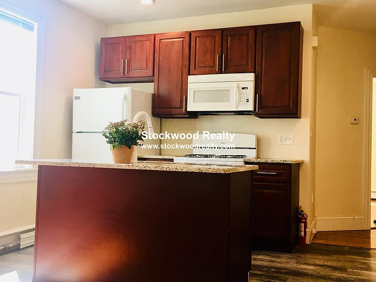 90 Lyndhurst St #4 — Photo 11