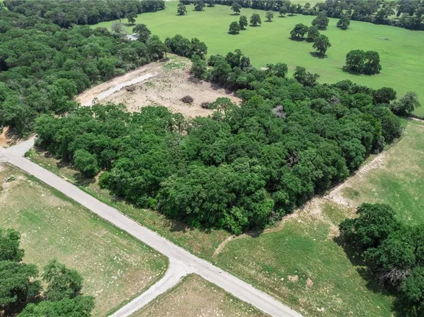 1311 Azalea Dr, Franklin, TX 77856