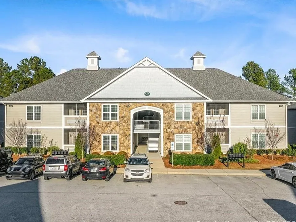 310 Gallery Dr #101
