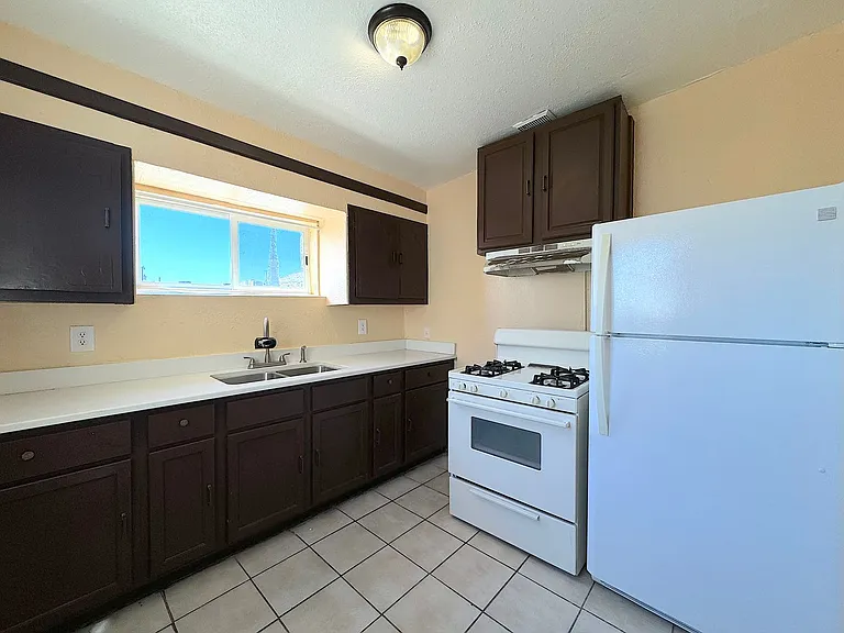 2525 Idalia Ave #B — Photo 7