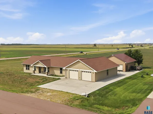 713 S King St, Dimock, SD 57331