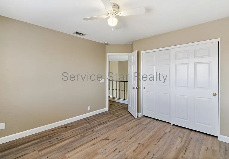 2104 E Behrend Dr — Photo 15