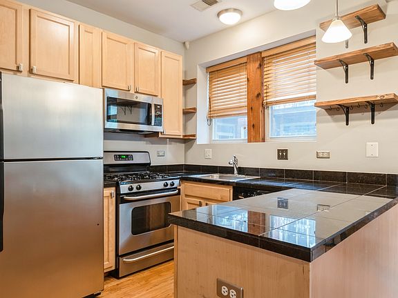 4th image of 1657 W Pratt Blvd APT 2A