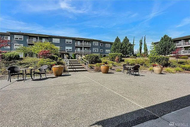500 Darby Dr #302 — Photo 34