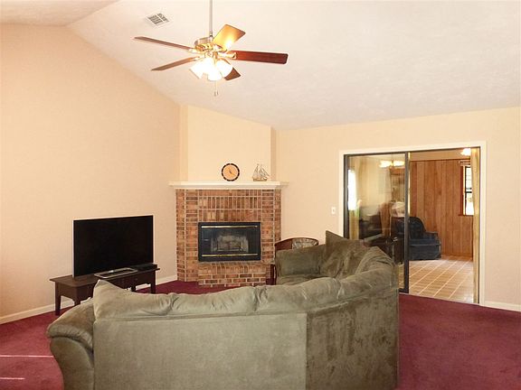 4th image of 3226 Earl Dr