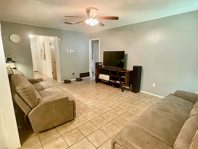 806 Monticello Ct — Photo 11
