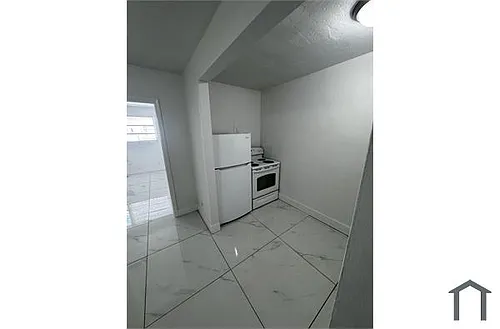 1925 SW 3rd St #3 Photo 1