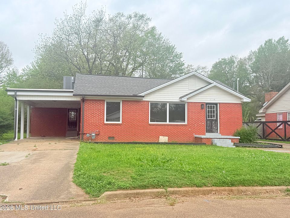1st image of 2135 Long St